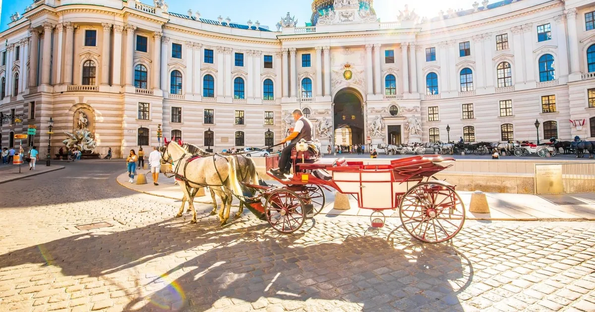 Wien: Sisi Museum, Hofburg und Gärten Tour ohne Anstehen